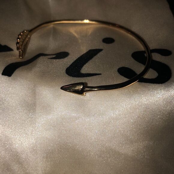Stella & Dot Dainty GOLD Gilded Arrow & Bow Open Cuff Adjustable Bracelet - Picture 2 of 6